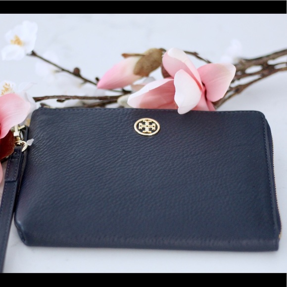 Tory Burch Handbags - 🌟NWOT🌟 Tory Burch Landon ZIP Around Wristlet